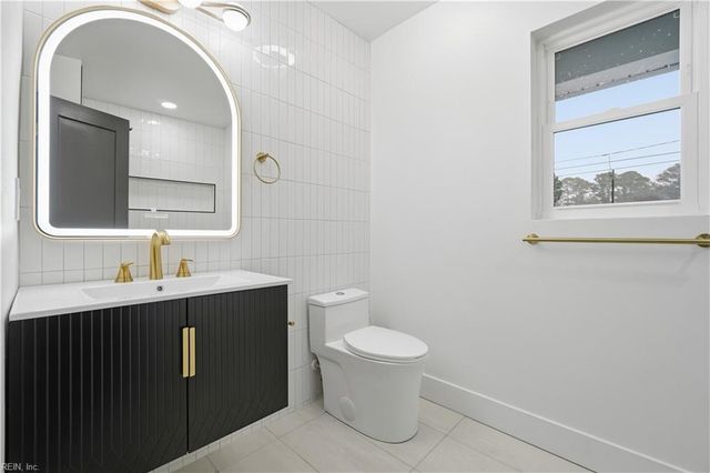 19 Wakefield RD, Newport News, VA 23606