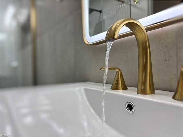 19 Wakefield RD, Newport News, VA 23606