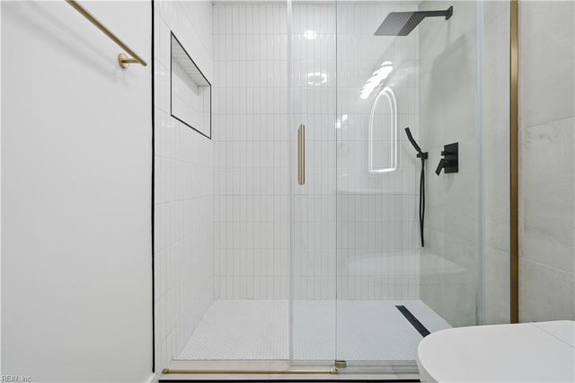 19 Wakefield RD, Newport News, VA 23606