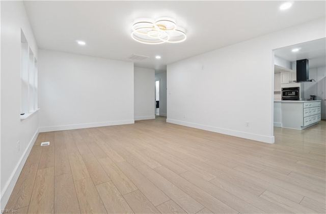 19 Wakefield RD, Newport News, VA 23606