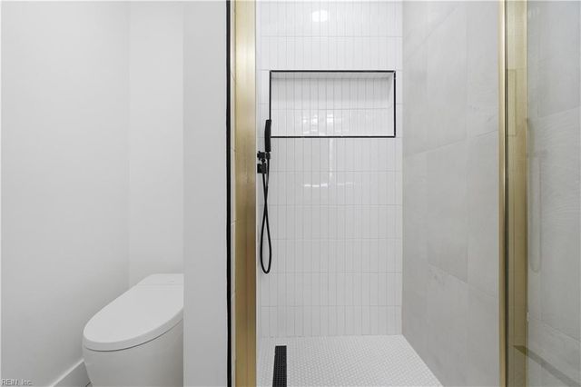 19 Wakefield RD, Newport News, VA 23606