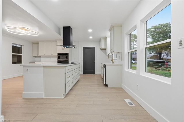 19 Wakefield RD, Newport News, VA 23606