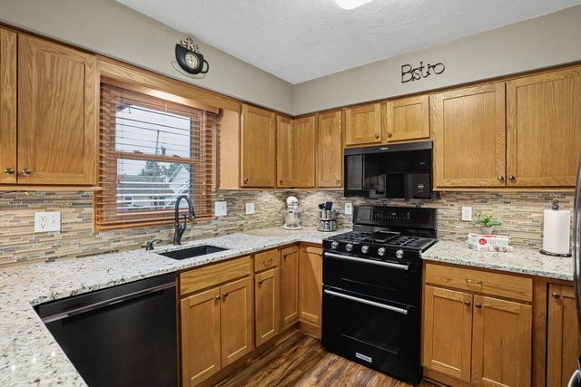 1101 15th Street, Silvis, IL 61282