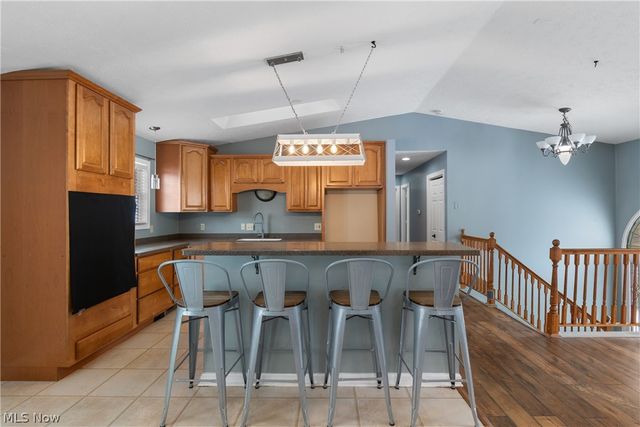 4885 Will Drive, New Franklin, OH 44319