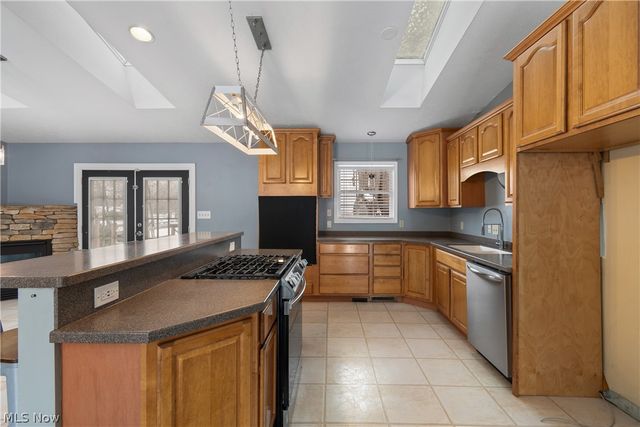 4885 Will Drive, New Franklin, OH 44319