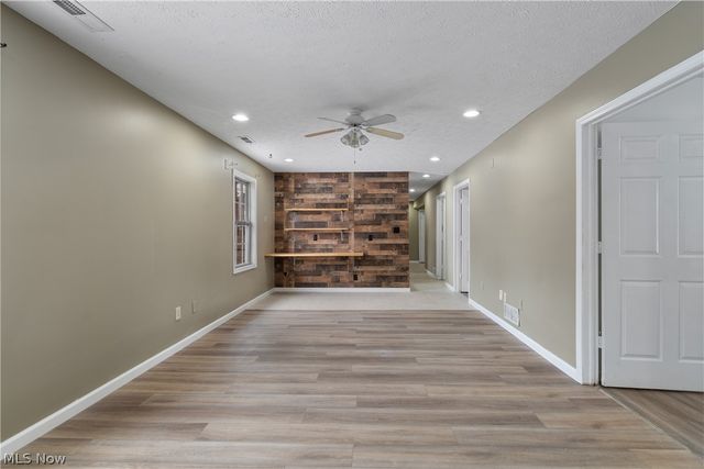 4885 Will Drive, New Franklin, OH 44319