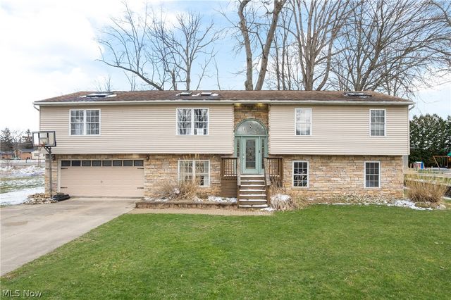 4885 Will Drive, New Franklin, OH 44319