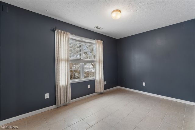 4885 Will Drive, New Franklin, OH 44319