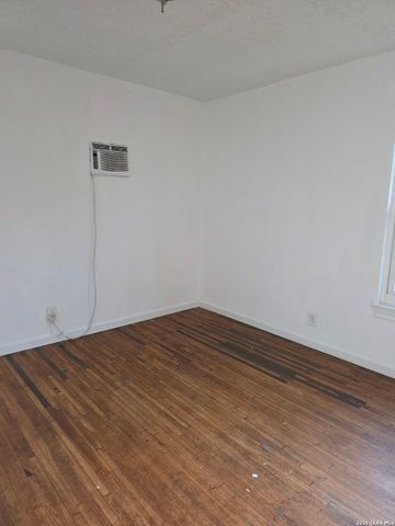 527 Griggs, San Antonio, TX 78228