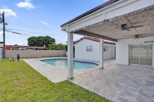 5750 NW 111th St, Hialeah, FL 33012