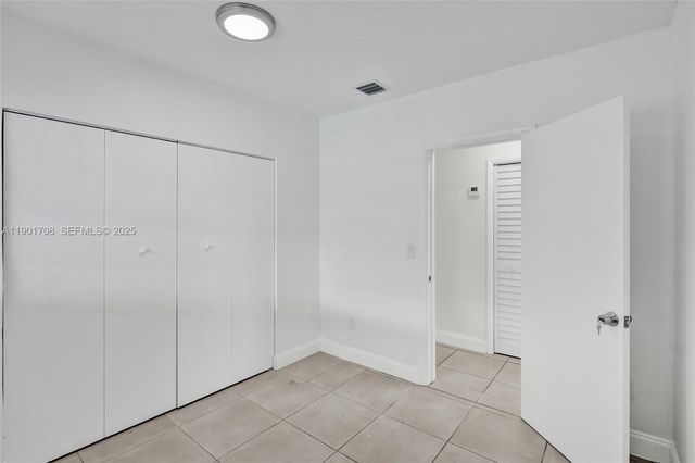 5750 NW 111th St, Hialeah, FL 33012