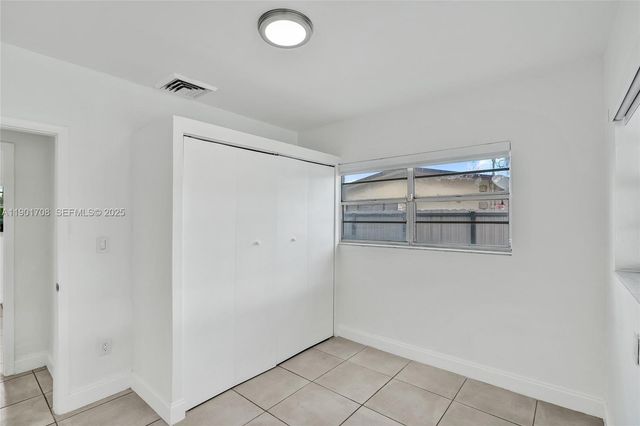 5750 NW 111th St, Hialeah, FL 33012