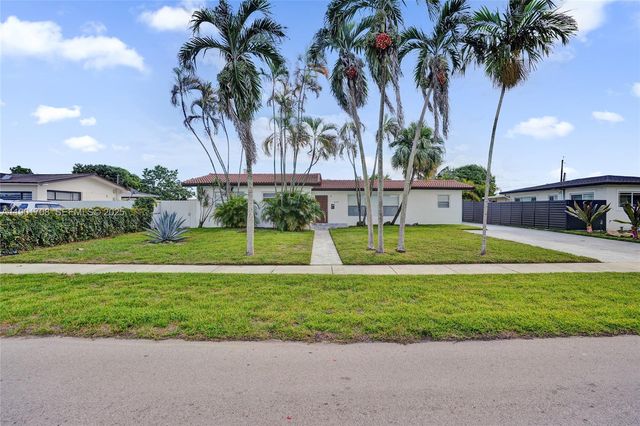 5750 NW 111th St, Hialeah, FL 33012
