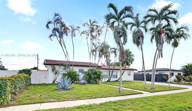 5750 NW 111th St, Hialeah, FL 33012