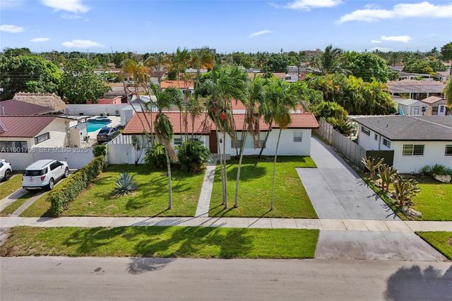 5750 NW 111th St, Hialeah, FL 33012