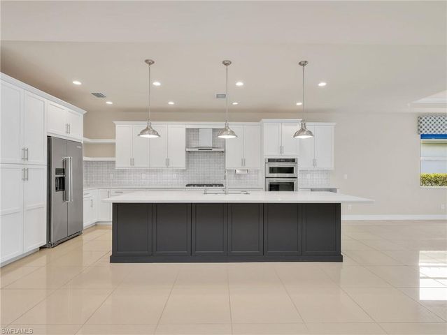 8893 Redonda DR, Naples, FL 34114