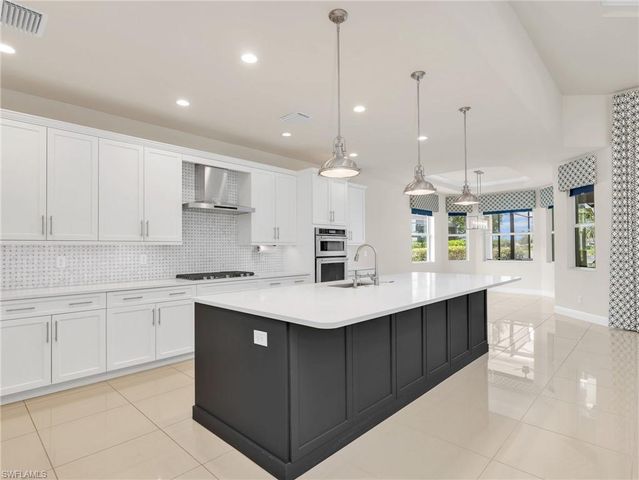 8893 Redonda DR, Naples, FL 34114