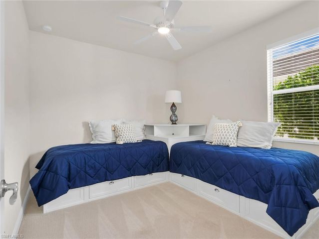 8893 Redonda DR, Naples, FL 34114