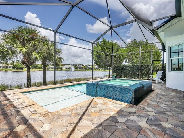 8893 Redonda DR, Naples, FL 34114