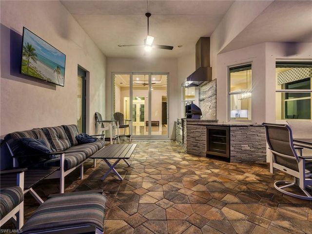 8893 Redonda DR, Naples, FL 34114