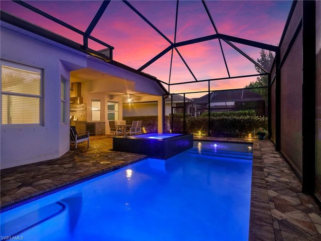 8893 Redonda DR, Naples, FL 34114
