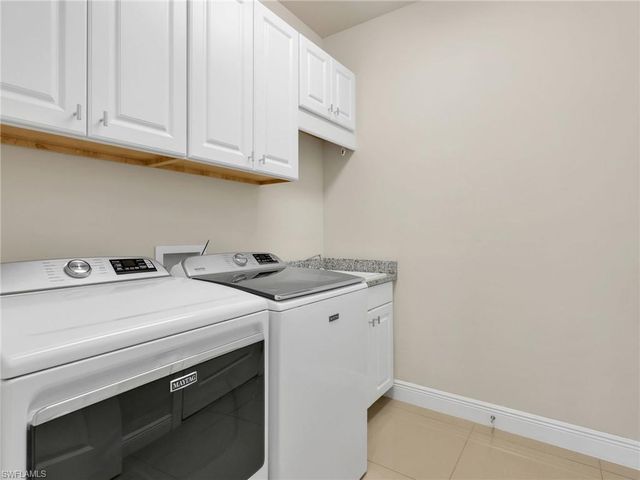 8893 Redonda DR, Naples, FL 34114