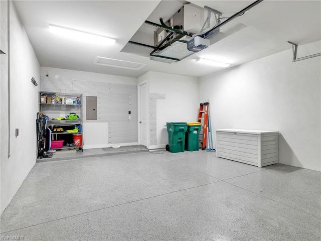8893 Redonda DR, Naples, FL 34114