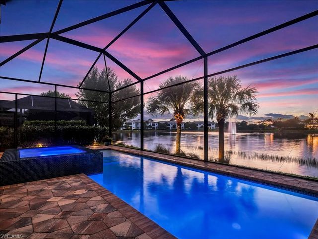 8893 Redonda DR, Naples, FL 34114