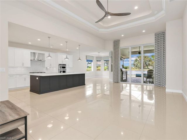 8893 Redonda DR, Naples, FL 34114