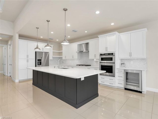 8893 Redonda DR, Naples, FL 34114