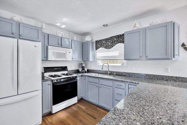 420 Old Bass River Rd, Dennis, MA 02660