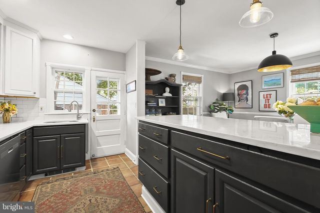 8 DUNKIRK RD, Baltimore, MD 21212