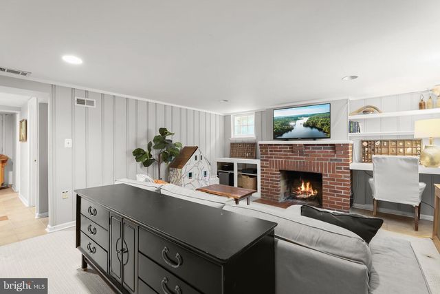 8 DUNKIRK RD, Baltimore, MD 21212