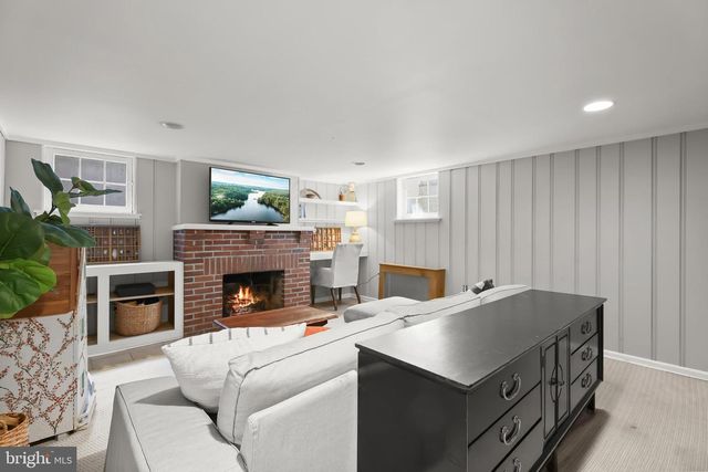 8 DUNKIRK RD, Baltimore, MD 21212