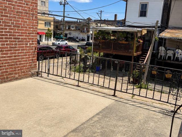 5402 LEBANON AVE, Philadelphia, PA 19131