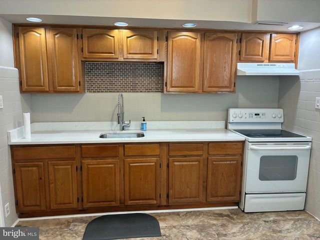 5402 LEBANON AVE, Philadelphia, PA 19131