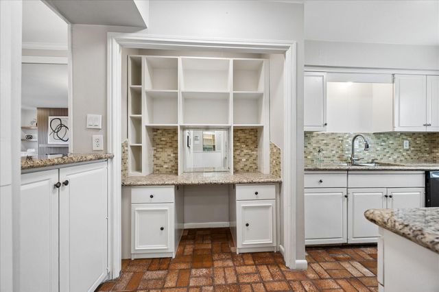 1451 Fountain View Drive 6, Houston, TX 77057