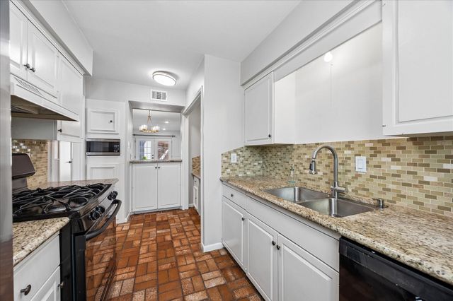 1451 Fountain View Drive 6, Houston, TX 77057