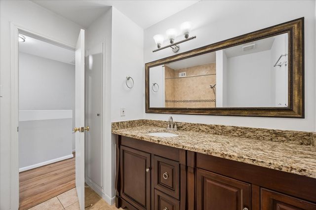 1451 Fountain View Drive 6, Houston, TX 77057