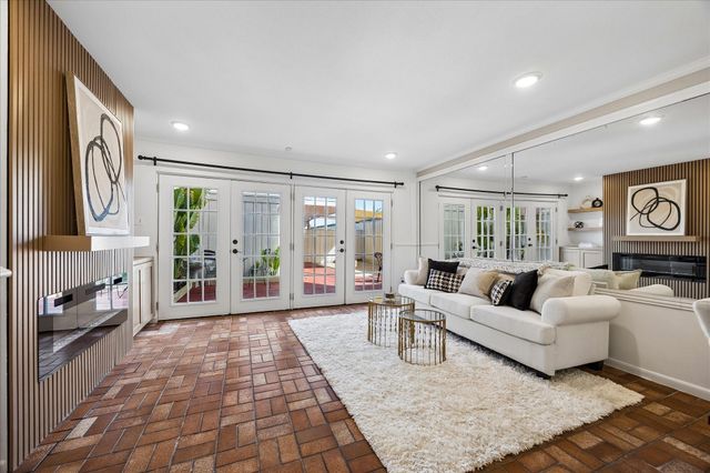 1451 Fountain View Drive 6, Houston, TX 77057