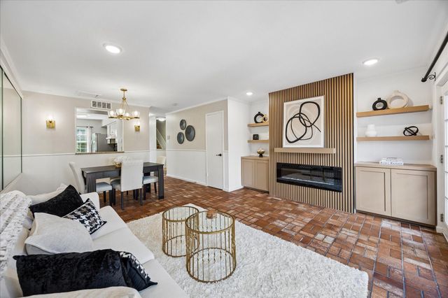 1451 Fountain View Drive 6, Houston, TX 77057