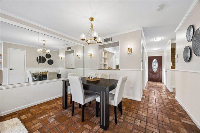 1451 Fountain View Drive 6, Houston, TX 77057