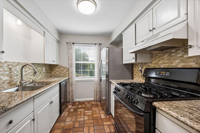 1451 Fountain View Drive 6, Houston, TX 77057