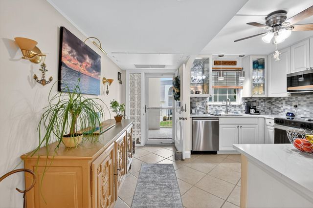 769 Jeffery Street 2-203, Boca Raton, FL 33487