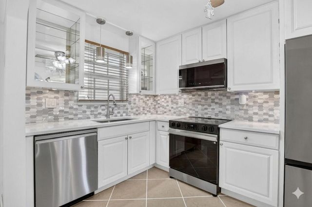 769 Jeffery Street 2-203, Boca Raton, FL 33487