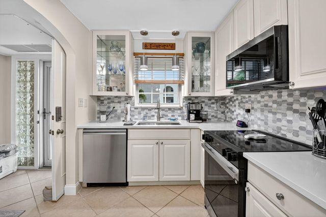 769 Jeffery Street 2-203, Boca Raton, FL 33487