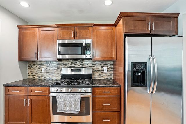 12 Woodbridge Ct 12, Grafton, MA 01536