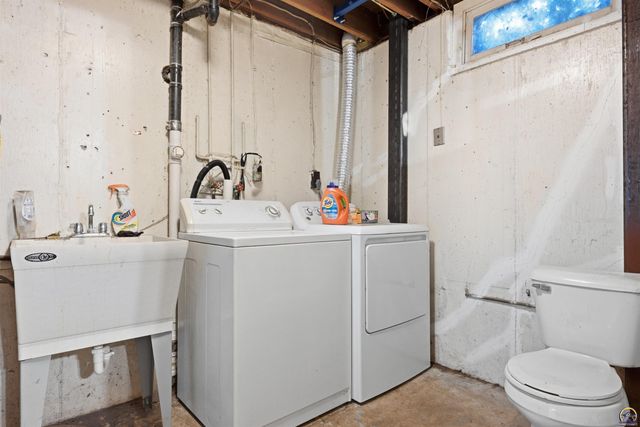 6800 SW Crestwood DR, Topeka, KS 66619