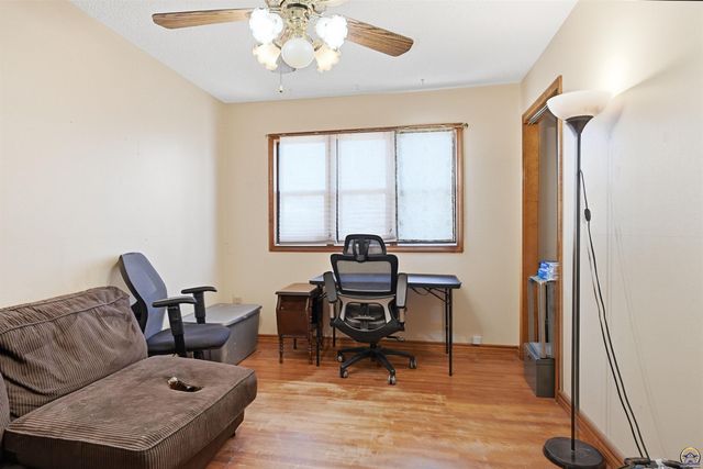 6800 SW Crestwood DR, Topeka, KS 66619