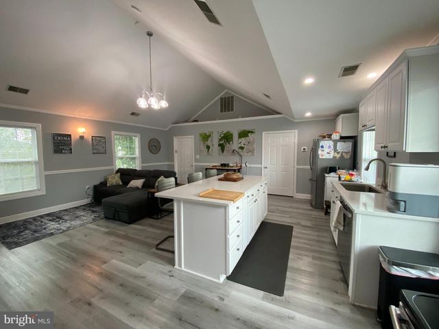 522 W KING ST, Martinsburg, WV 25401